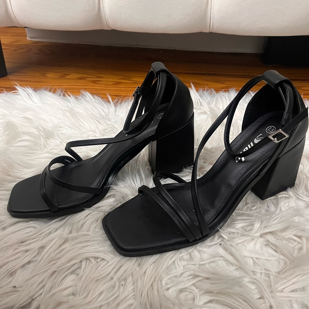 SHEIN Elegant Black Strappy Chunky Heels